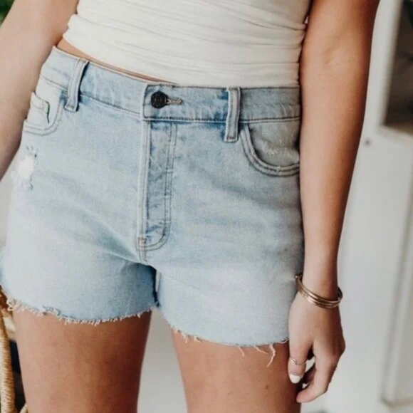 Carly Jean Los Angeles Pants - Like new CARLY JEAN LOS ANGELES Clementine Stretch Denim Shorts Size Lar…